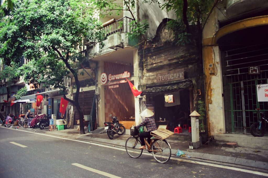 Vietnam Travel Guide 2026 – Hanoi Old Quarter]