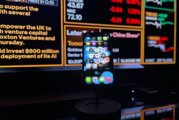 AI-powered investing tools for digital nomads in 2025